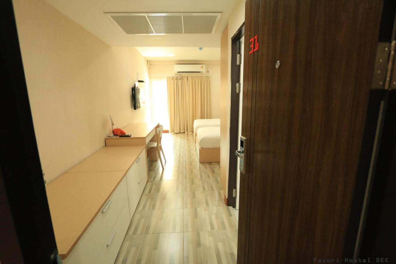 Favori Hostel Bangkok Surawong エクステリア 写真