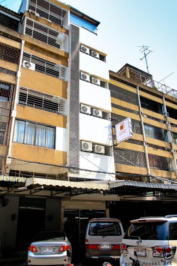 Favori Hostel Bangkok Surawong エクステリア 写真